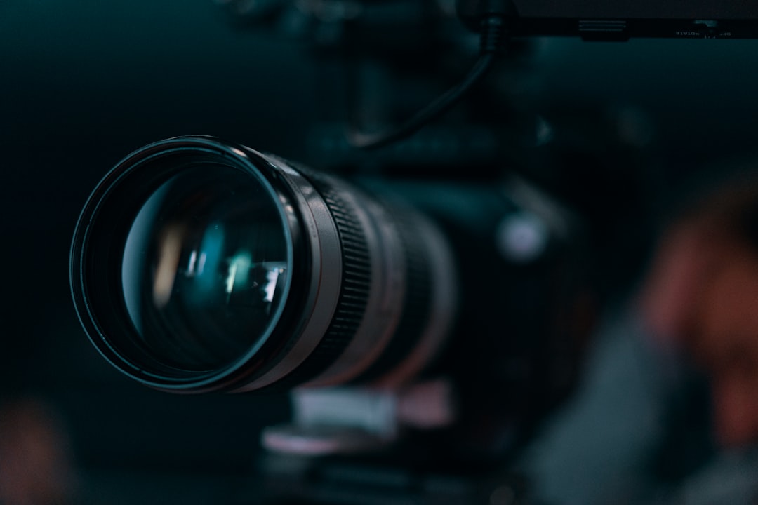 Un Sony FS7 est installé pour les interviews.